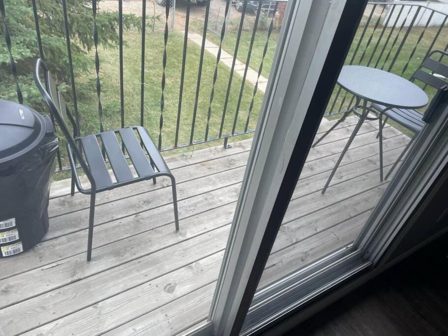 Wonderful 2-Bedroom Apartment Camrose Luaran gambar