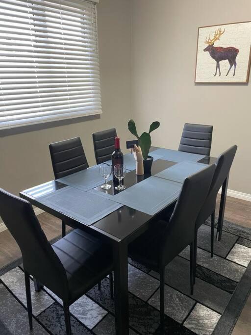 Wonderful 2-Bedroom Apartment Camrose Luaran gambar