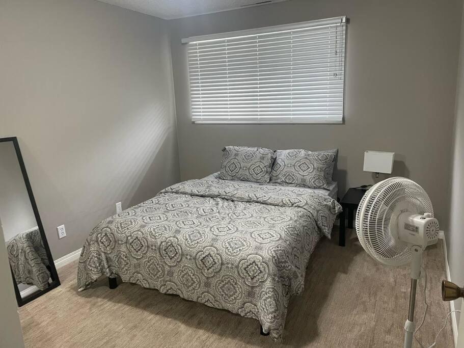 Wonderful 2-Bedroom Apartment Camrose Luaran gambar